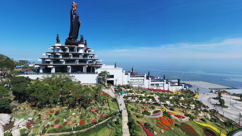 thue-xe-di-nui-ba-den-tay-ninh-1