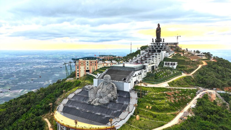 thue-xe-di-nui-ba-den-tay-ninh