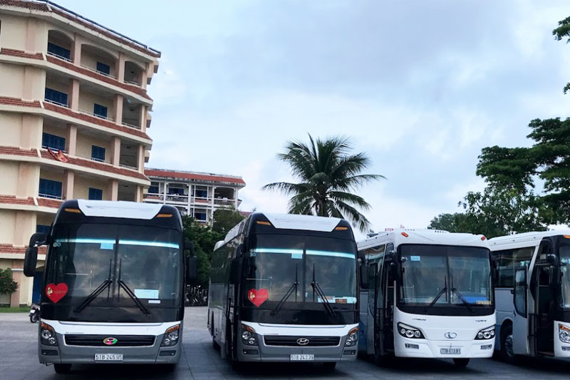 Dịch vụ cho thuê xe 47 chỗ đón tiễn sân bay Tân Sơn Nhất giá tốt nhất